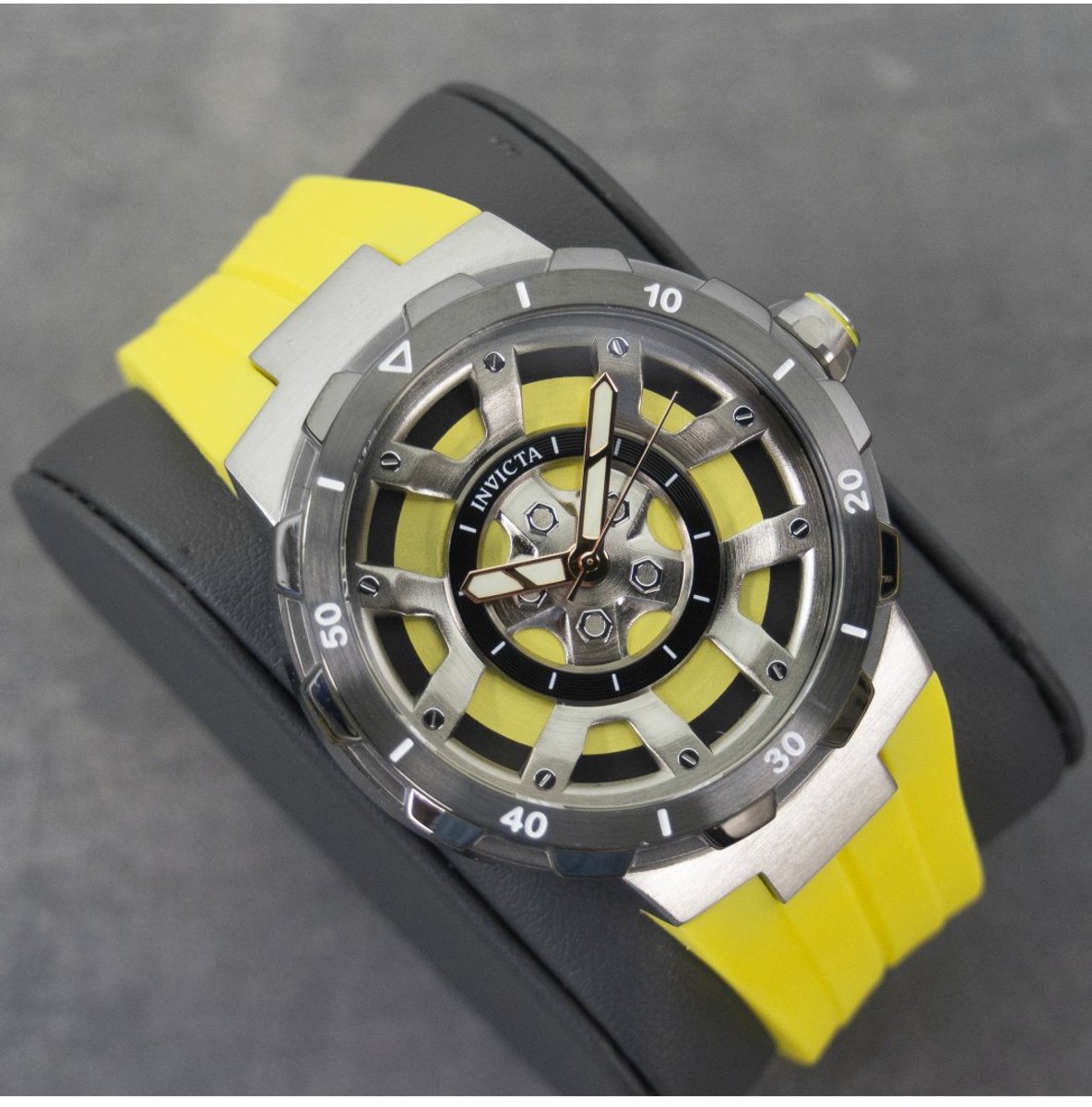 Invicta Racing 49443 Heren Horloge - Waterdicht - Analoog - Quartz Uurwerk - Roestvrij Staal met Gele Wijzerplaat - 46mm