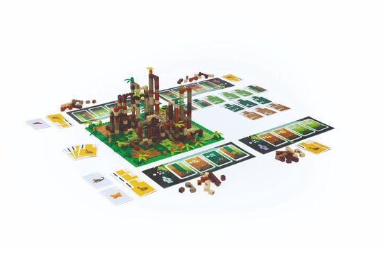 Een LEGO Monkey Palace bordspel met een bruine, oranje en beige toren, kaarten en groene speelmat.