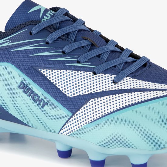 Blauwe voetbalschoen met lichtblauwe accenten, 'DUTCHY' opdruk en stippenpatroon.