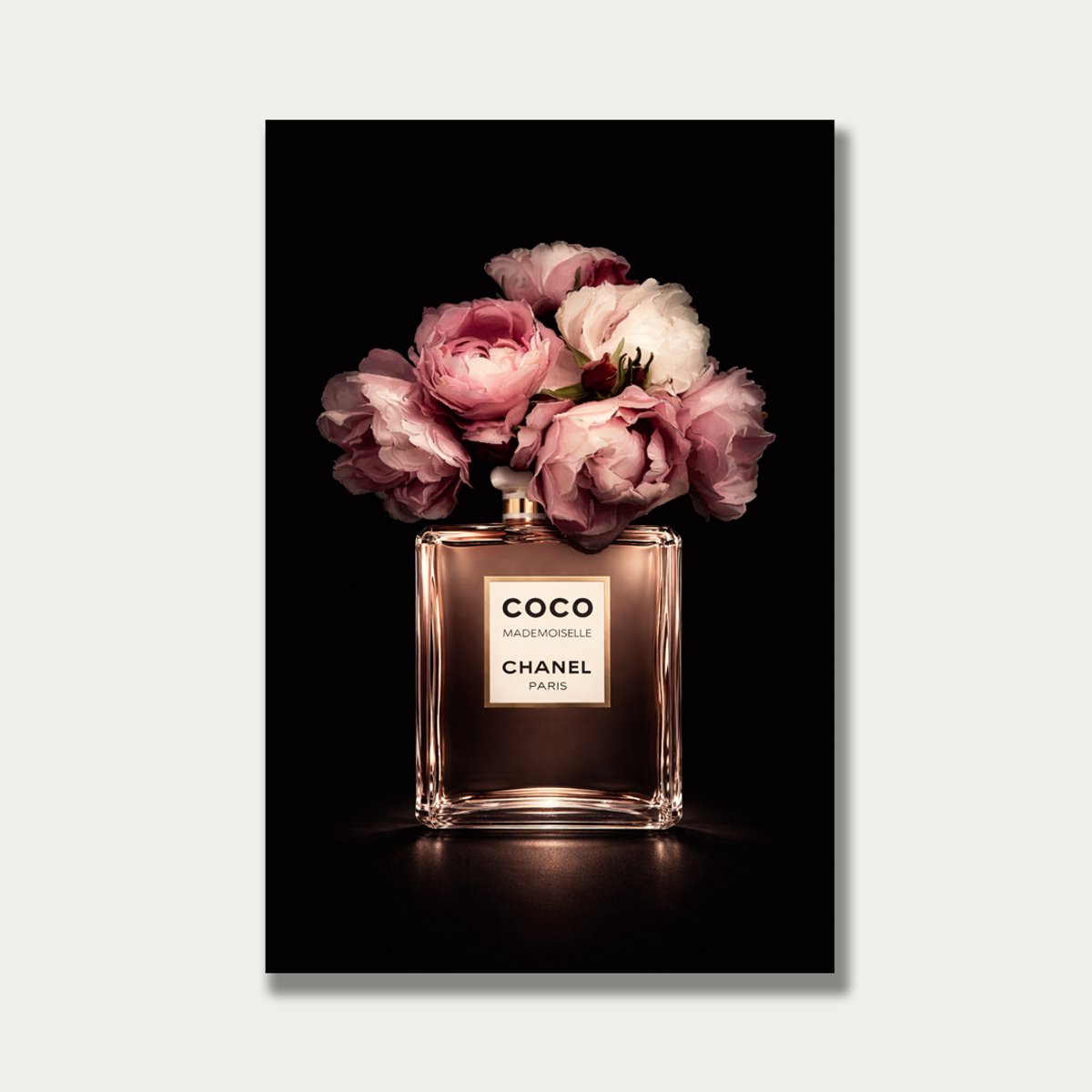 Luxe Parfum fles Bloemen Schilderij 60×90 cm - Elegant CC Zwart Roze Plexiglas Wall Art