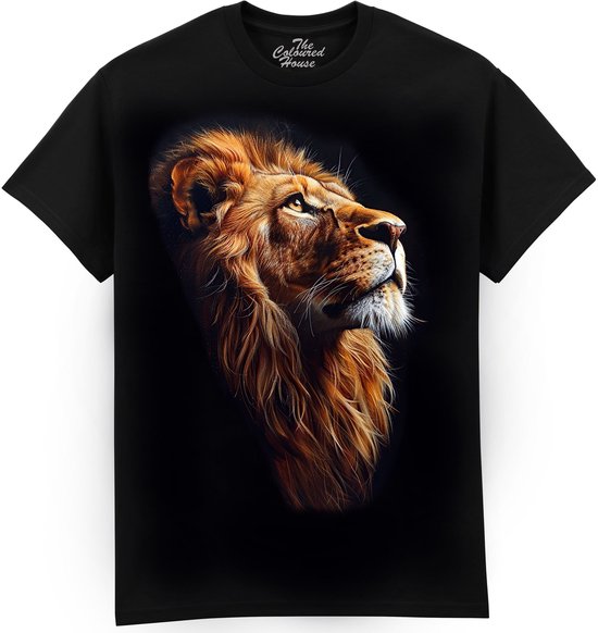 T-shirt noir avec un imprimé détaillé et réaliste d'une tête de lion aux crinière dorée, regardant vers le haut à droite.