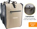 Beige dubbele fietstas met rolsluiting, mesh zijvakken en een detail van een laptop in een vak.