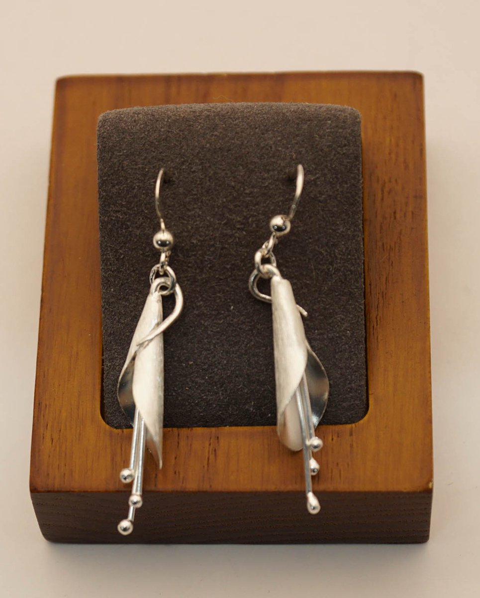 Sterling zilveren oorbellen klokjesbloemen - zilveren oorhangers bloemklokjes - oorbellen bloem klokjes van 925 zilver - sierlijke bloemen oorbellen van sterling zilver - prachtige oorhangers bloem