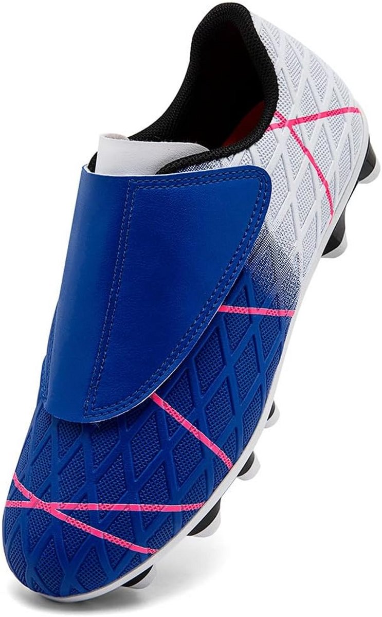 Sportieve kindervoetbalschoenen in blauw met roze accenten, geschikt voor kunstgras, indoor en outdoor gebruik.