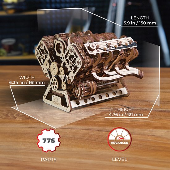 Houten V8 motor model met afmetingen: lengte 150mm, breedte 161mm, hoogte 121mm. 776 onderdelen.