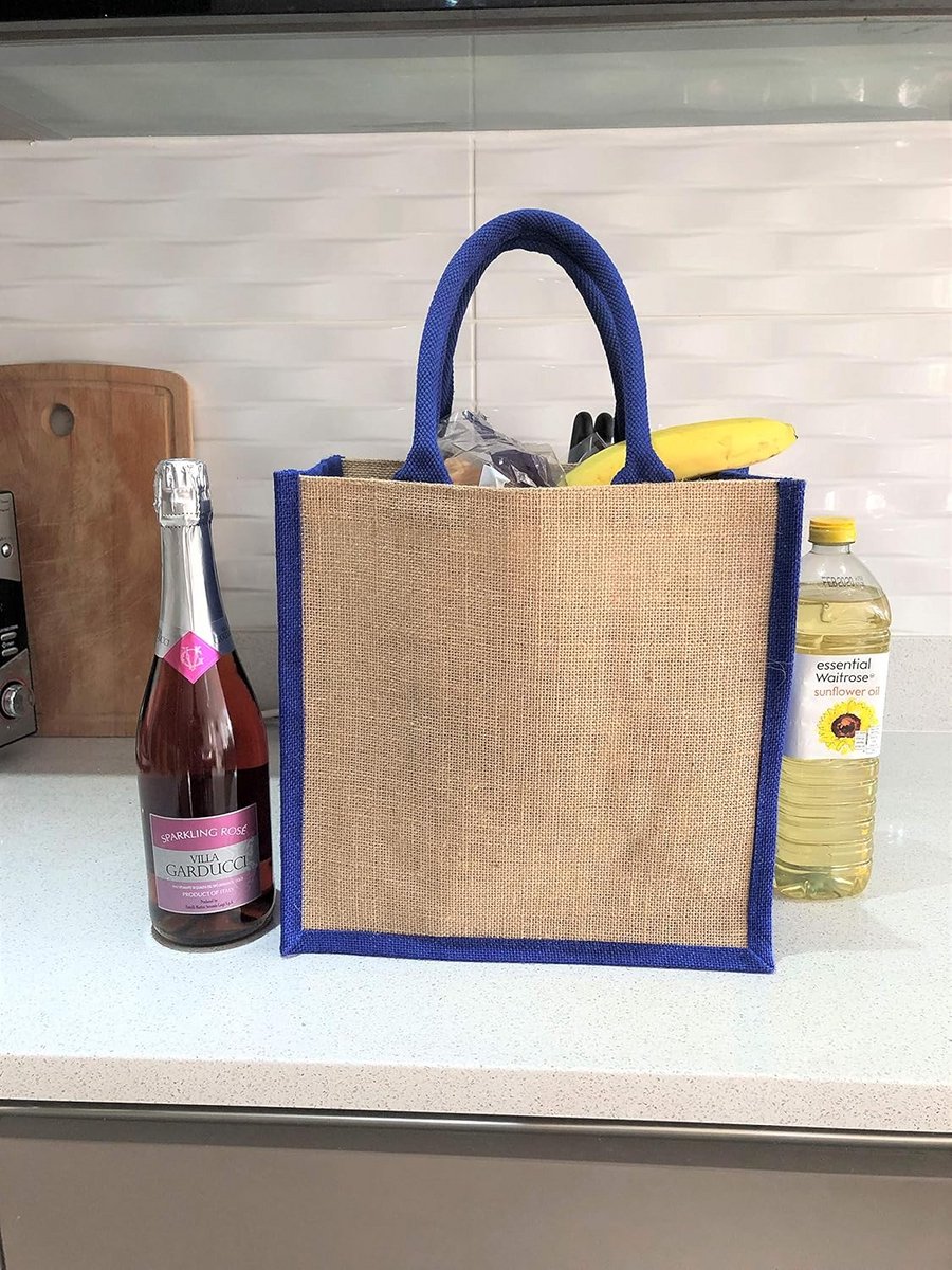 Medium grote jute tas met contrasterende handgrepen en zijden voor dagelijks gebruik