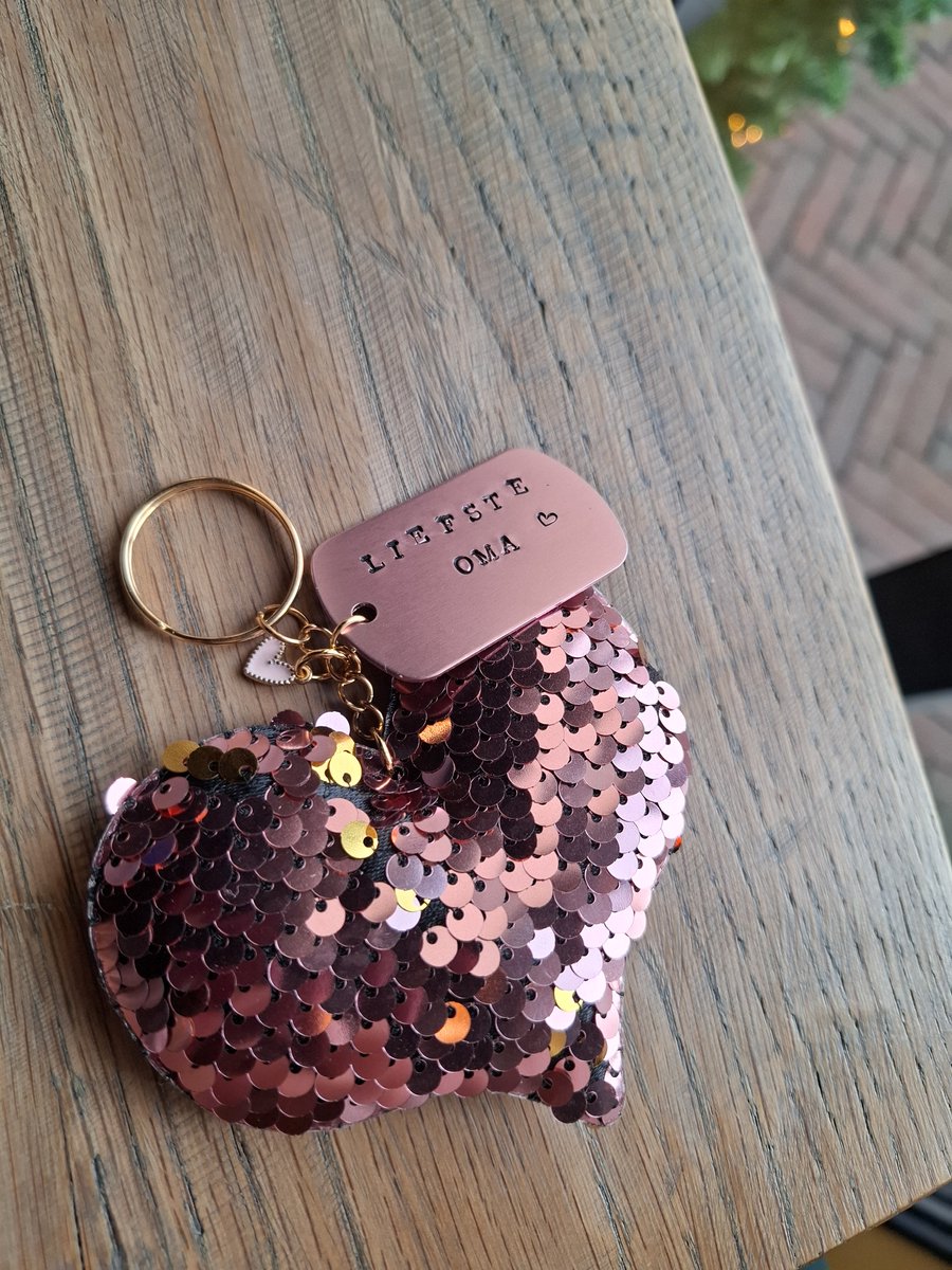 By_Evelien Sleutelhanger De liefste Oma - Hartje - Liefste oma - Omi - Graveren - Overgroot oma - Moederdag - Verjaardag - Geboorte aankondiging - Valentijnsdag