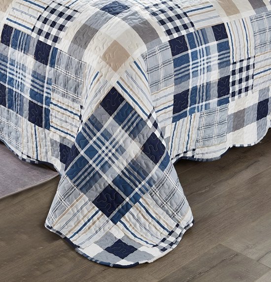 Dekbedovertrek met plaid motief in blauw, wit en grijs, met afgeronde hoeken.