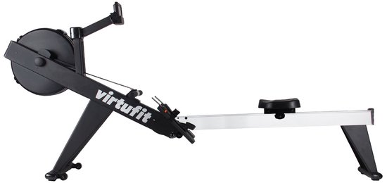 Zwarte VirtuFit roeimachine met zilverkleurige rails, een zwart zadel en een wieltje aan de voorkant.
