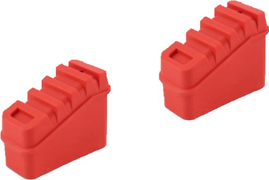 Twee rode Altrex trapvoeten met een getrapt profiel voor extra grip.