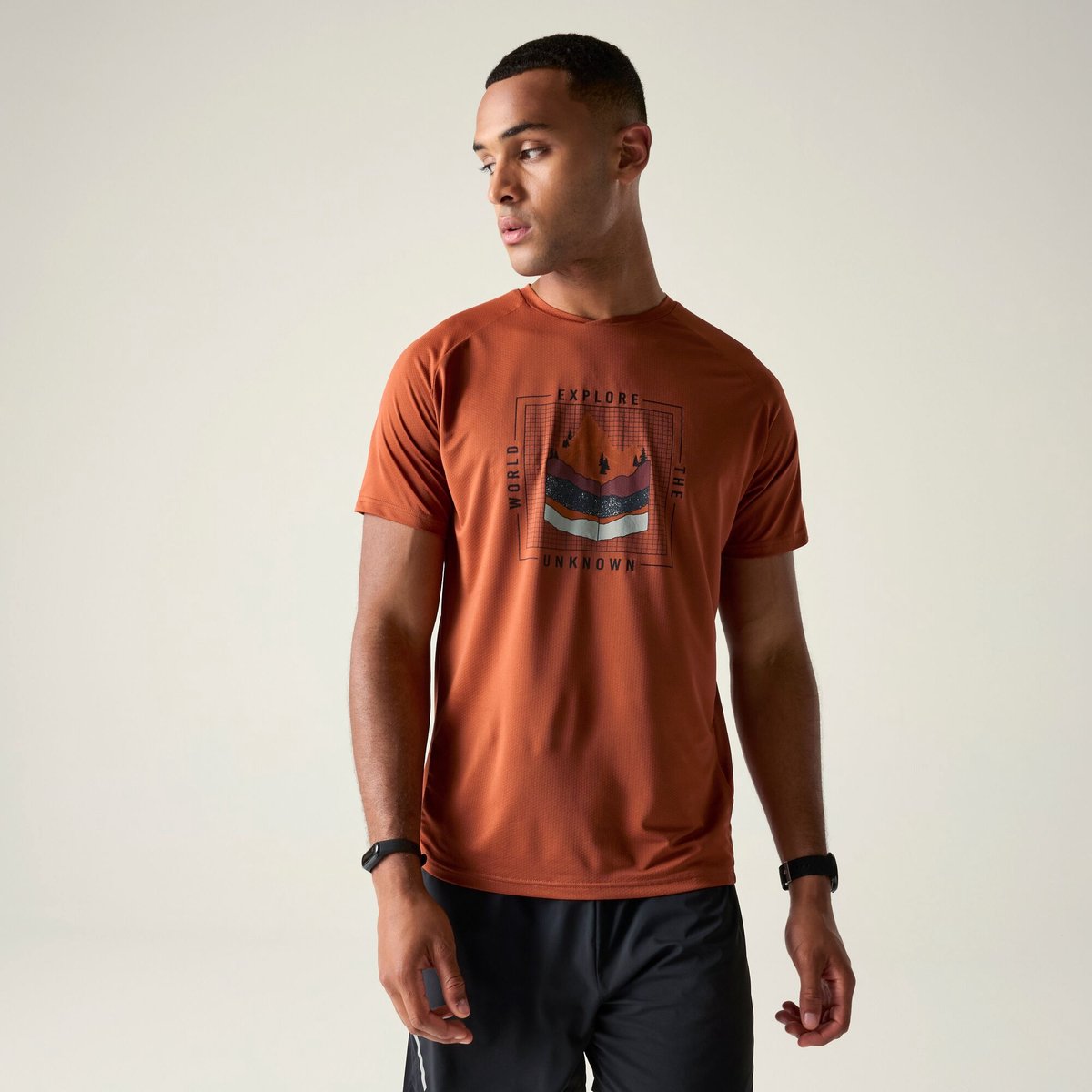 Dare2B Heren Tech II T-shirt met korte mouwen en grafische print Oranje