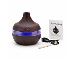 Aroma Cool Mist Diffuser 150ml - Ultrasone Vernevelaar - Etherische Olie Verstuiver - Aromadiffuser - Bevochtiger - Air/Lucht - Aroma Therapie - Verdamper - Geur Verspreider - Luchtbevochtiger - Sfeervolle LED Verlichting - Hout Look