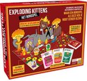 De doos van het bordspel Exploding Kittens toont een explosieve scène met een grote grijze kat, vlammen, kernexplosies en snacks.