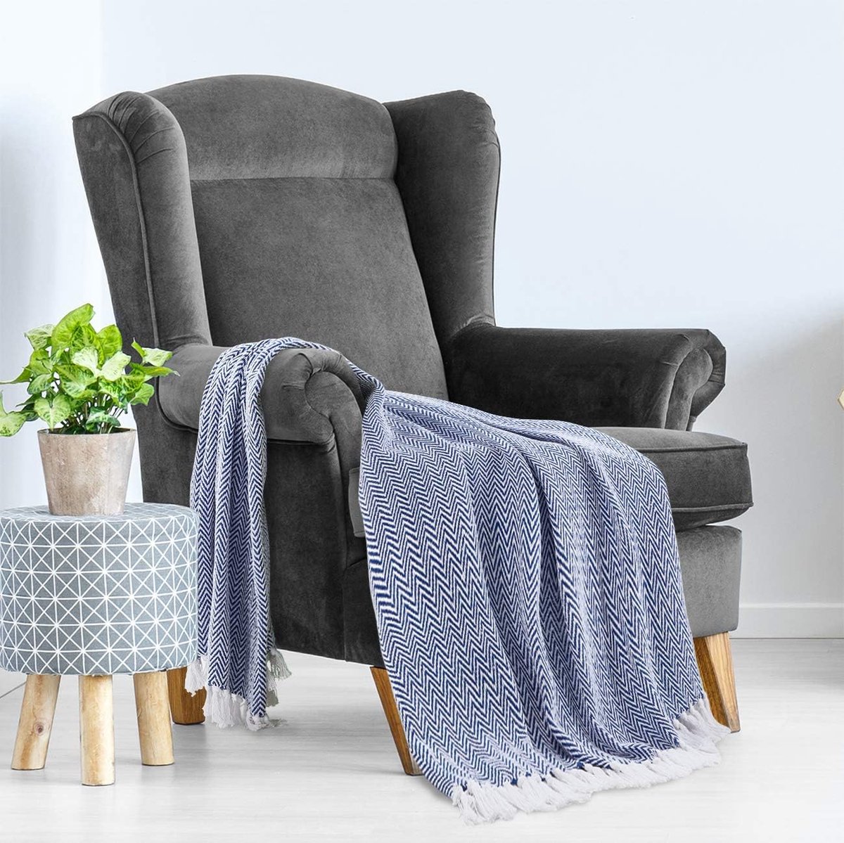 Famanu Plaid deken - 50 x 60 inch - blauw en wit visgraat - 100% katoen - met franje - zacht en ademend - geschikt voor bed of bank