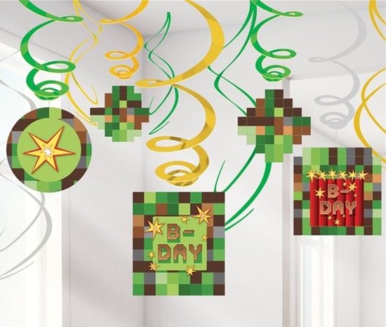 Pixeldessens slingers met 'B-DAY' tekst en TNT-explosie-prints in groen en bruintinten.