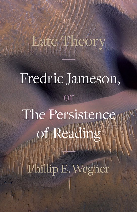 Boekcover met de titel 'Late Theory, Fredric Jameson, or The Persistence of Reading' van Phillip E. Wegner, tegen een achtergrond van woestijnzand.