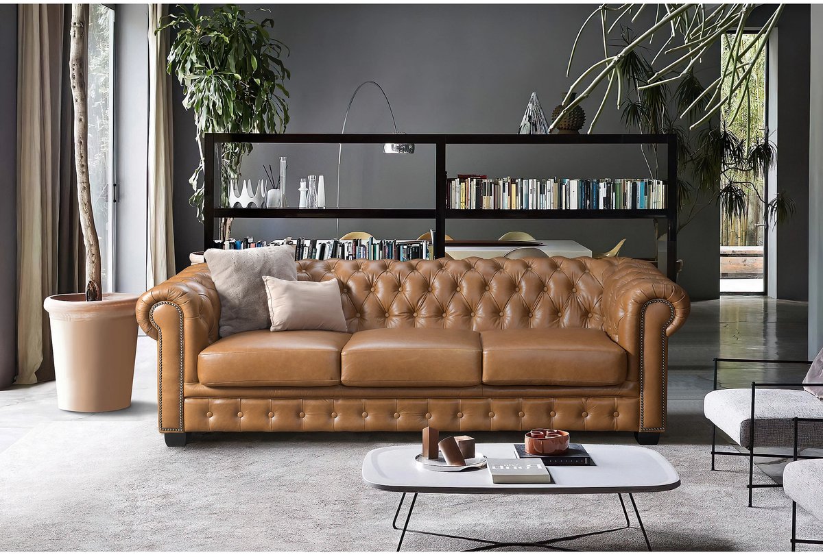 Chesterfield Bank 240 × 99 cm – 4 Zits Zitbank van 100% Volnerf Buffelleer – Vintage Camel / Caramel – Capitonné Design, Premium Aniline Leer – Windsor Vintage Chesterfield – Bellavero