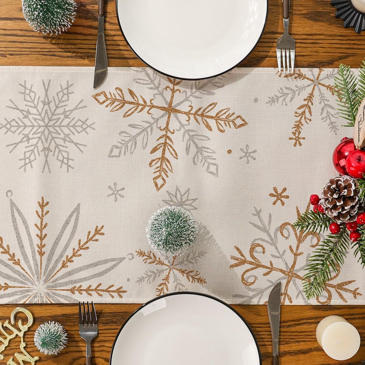 Witte en Gouden Sneeuwvlok Tafelloper voor Winter en Kerstdecoratie