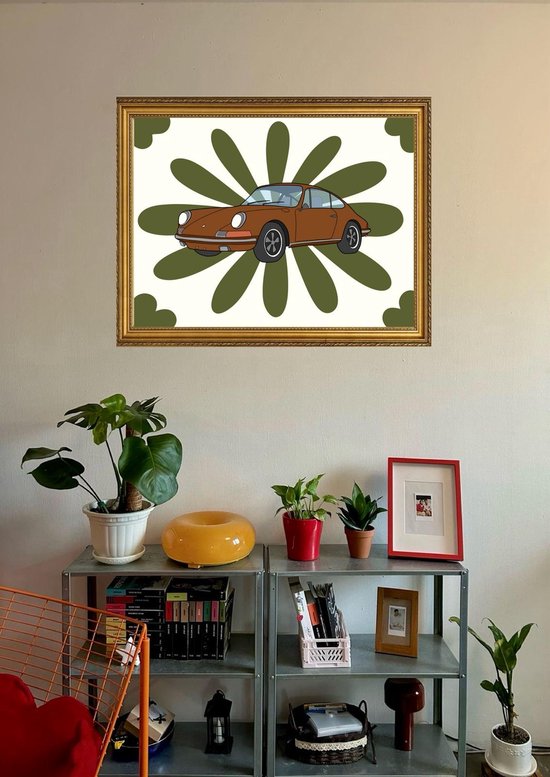 Bruine klassieke Porsche met een bloemmotief op de achtergrond.