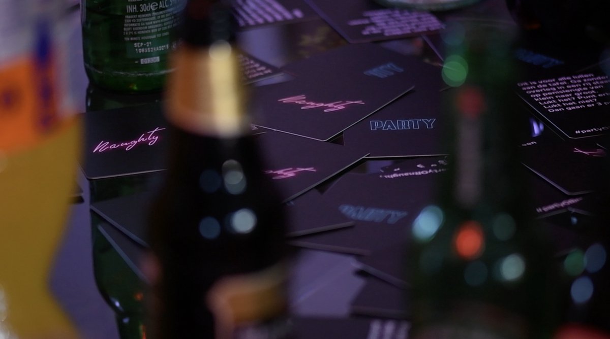 Party or Naughty - Het ultieme Drankspel met 100 Kaarten | Hilarisch & Intiem Kaartspel | Dobbelspel & Drinking Game — afbeelding 6