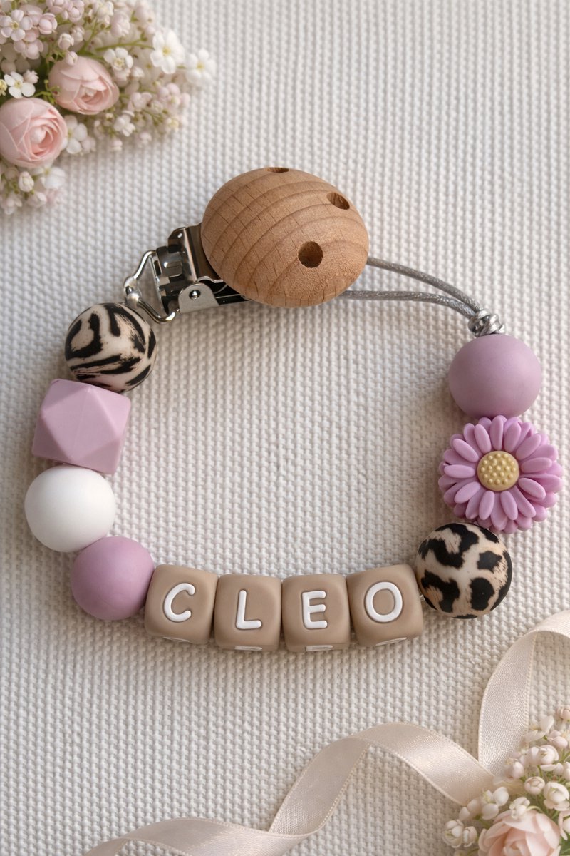 Speenkoord met naam | gepersonaliseerd | paars-luipaard-bloem |keuze kleur letterkraal | babycadeau & kraamcadeau | baby | speenketting | kleine maatjess