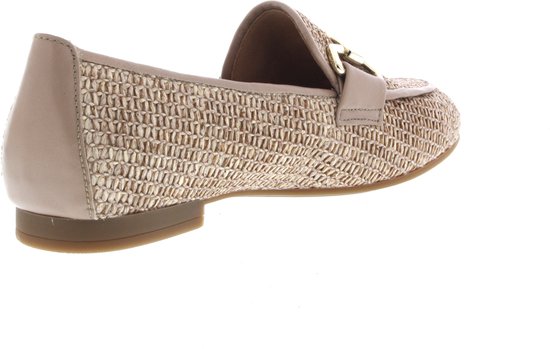 Achter-zijzicht van een beige Gabor instapper met geweven patroon, beige bies en goudkleurige gesp.
