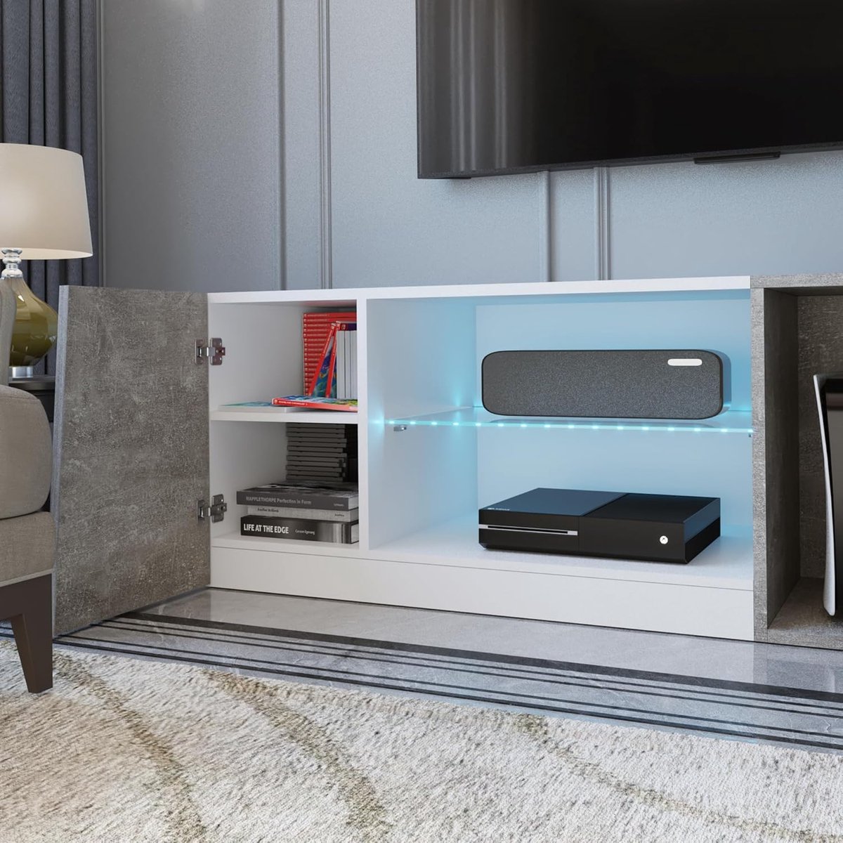 TV-meubel met LED-verlichting – Urbanhome Lumino White LED TV-kast 140 cm – Modern Lowboard met Gehard Glas, Afstandsbediening, 5 Open Vakken & 1 Deur – Wit/Grijs
