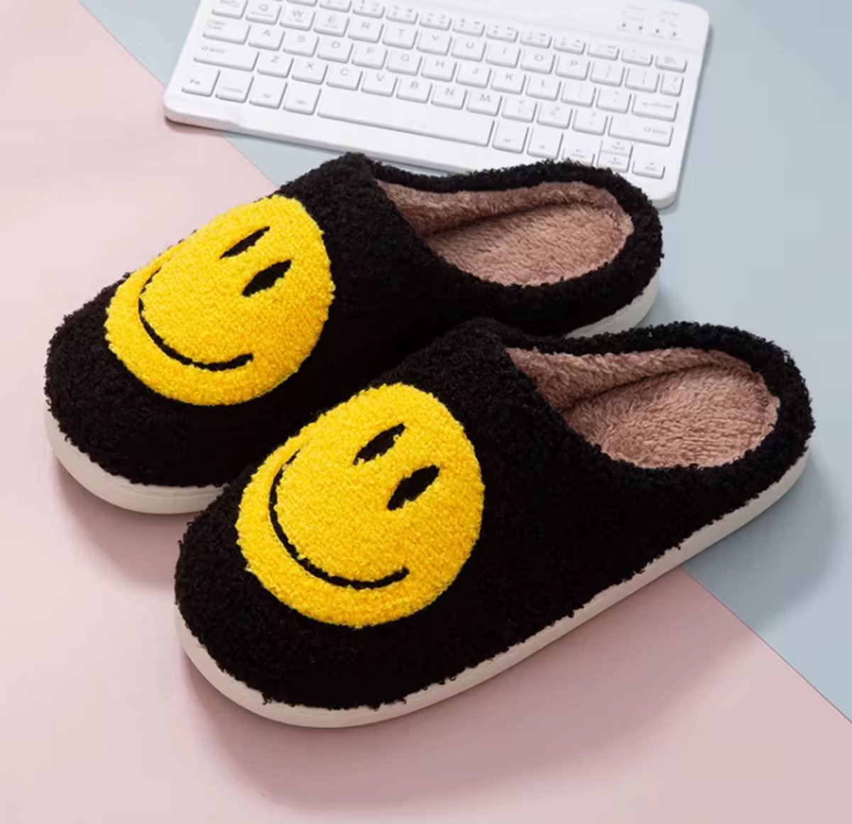 Smiley Pantoffels van Baby-Slofje - Smiley Sloffen - Pantoffels - Sloffen - instappers - Kinderen - Zwart - Maat 36/37