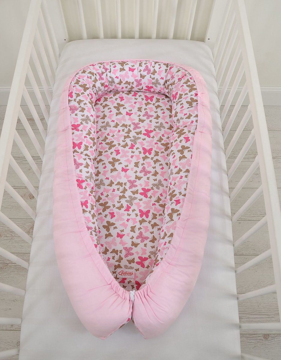 Babynest dubbelzijdig Premium Cocoon voor baby's BOBONO - roze vlinders/roze