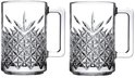 Twee transparante bierpullen met facetgeslepen patronen.