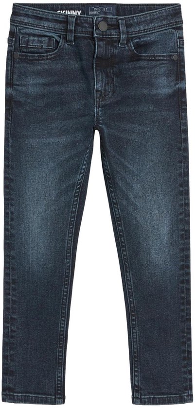 Voorkant van een blauwe skinny stretchjeans met knoopsluiting en 'SKINNY' opdruk aan de binnenkant.