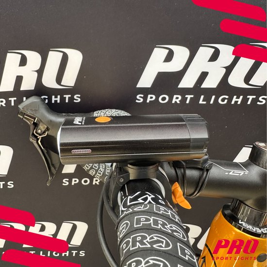 Fietsverlichting Set Koplamp Achterlicht 1200 en 120 Lumen LED Fietslamp USB Oplaadbaar — afbeelding 3