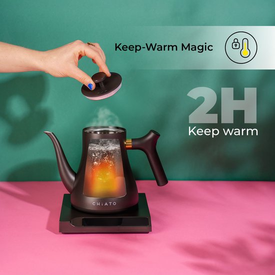 Afneembare deksel van zwarte CHiATO waterkoker, toont gloeiende inhoud en 'Keep-Warm Magic 2H'.