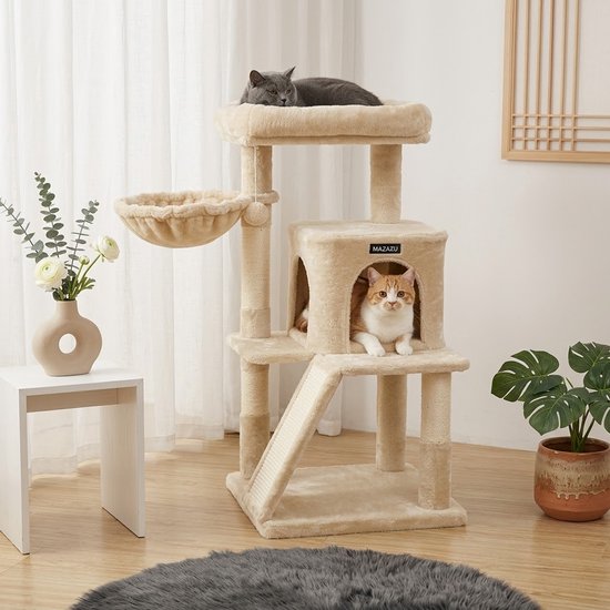 Beige Mazazu krabpaal met twee katten, waarvan één in het huisje en één bovenop.