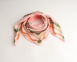 Sun Bandana Dames – June 70x70 cm – Zonprint Roze/Kaki/Oranje – Imitatie Satijn Sjaaltje