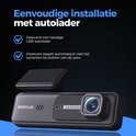 Zwarte dashcam met tekst "Eenvoudige installatie met autolader".