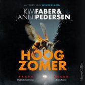 Boekomslag "Hoogzomer" met een grote wesp op de voorgrond en de tekst "Auteurs van Winterland" en "Kim Faber & Janni Pedersen".