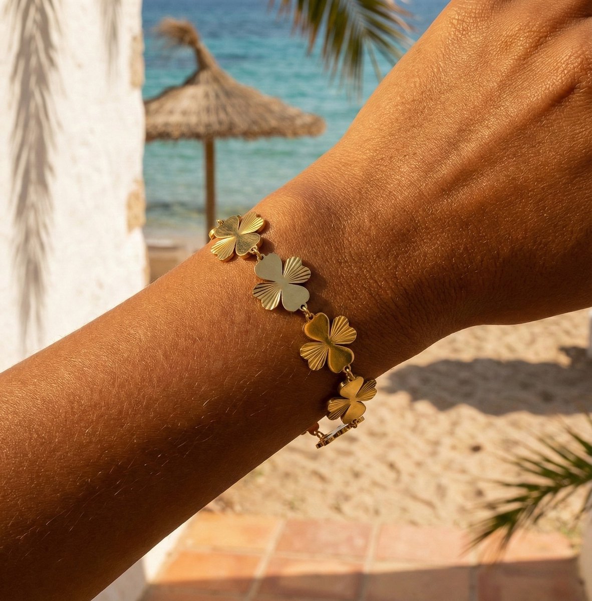 Lundholm luxe Armband Dames goudkleurig klavertjes 4 - Geluks Armband - Premium Stainless Steel Jewellery - Luck bracelet - Schakelarmband - My Joly Serie - in luxe Geschenkverpakking - Vrouwen Cadeautjes