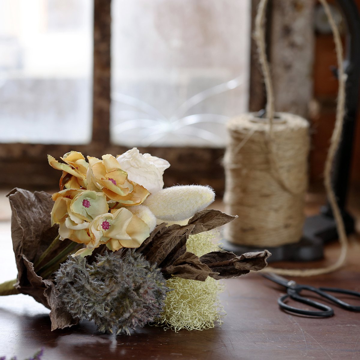 Viana Kunstbloemenboeket, rozen, hortensia's, droge look, vintage decoratie beige