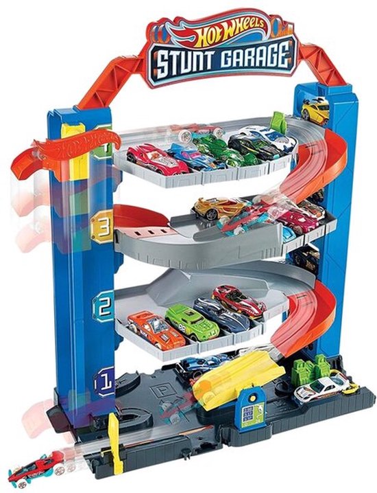 Blauwe Hot Wheels Stunt Garage speelgoedauto garage met meerdere verdiepingen, vol met diverse Hot Wheels auto's en oranje glijbanen.