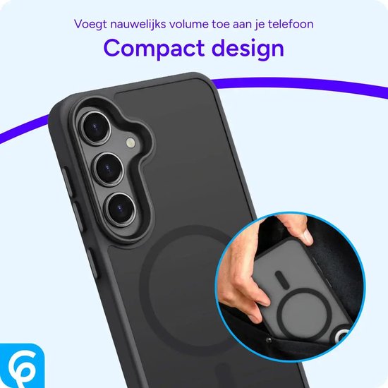 Zwarte matte telefoonhoes, getoond in een broekzak om compact design te illustreren.