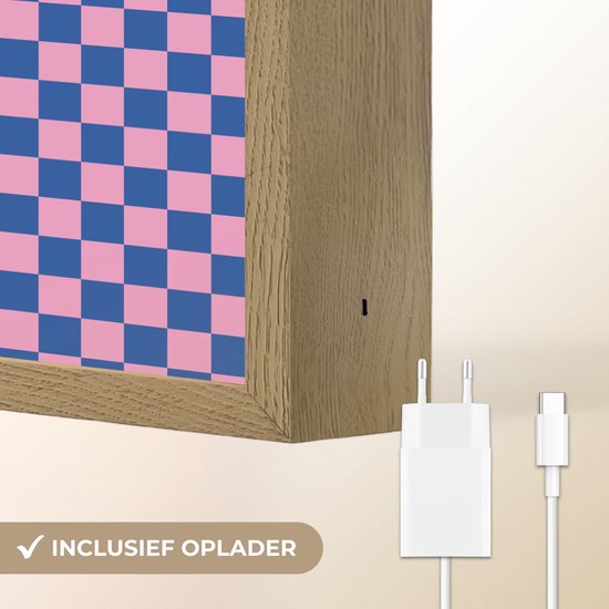 Nachtlampje 30x40 cm - Kinder lamp - Dambord - Blauw - Patroon - Roze - Tafellamp kinderkamer draadloos - Slaapkamer lampje - Bedlamp kinderen - Kinderlampje - Wandlamp babykamer - Nachtlampjes van OnlyWow — afbeelding 5