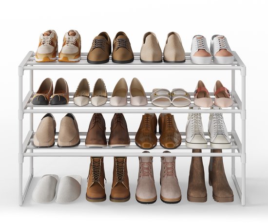 Wit schoenenrek met drie lagen, gevuld met diverse schoenen, inclusief sneakers en laarsjes.