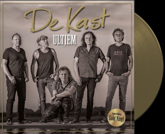De band De Kast staat geportretteerd met vijf mannen, waarbij een man gehurkt zit op de voorgrond. De albumhoes is goudkleurig met de tekst 'De Kast ULTIEM'. Een gouden vinylplaat is zichtbaar.