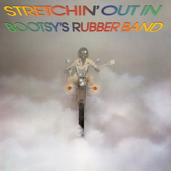 Stretchin' Out In Bootsy's Rubber Band albumhoes met een man op een motorfiets in de rook.