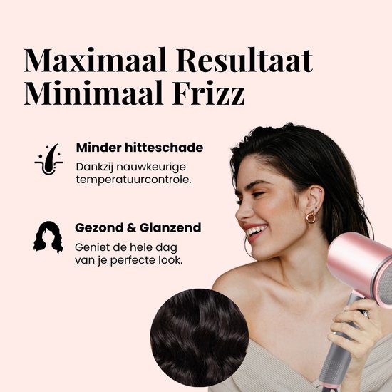 Vrouw met rosegouden Beyeza haardroger, glanzend haar en oorbellen. Minimale hitte, gezond en glanzend haar.
