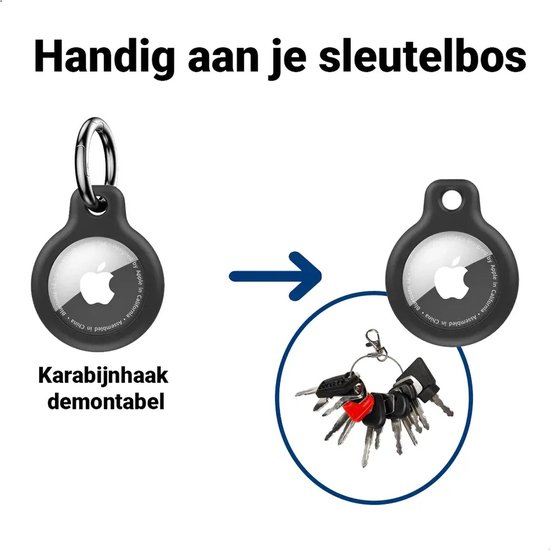 Zwarte AirTag hoes met zilveren ring. Demonstreert hoe de hoes met karabijnhaak aan een sleutelbos te bevestigen.