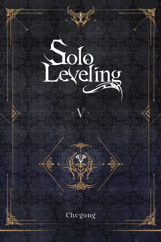 Boekhoes van Solo Leveling: Volume 5 met een donker patroon en gouden versieringen. De titel 'Solo Leveling' staat prominent in het midden.