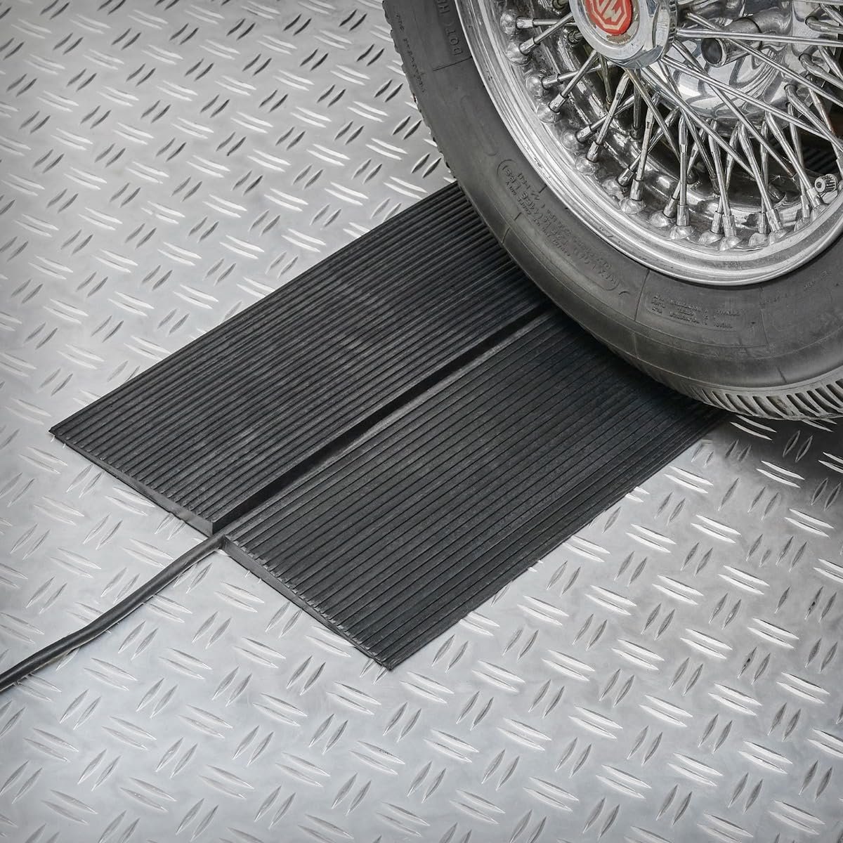 Drempelhulp Rubber - Oprijplaat - Drempels Overbruggen - Antislip Profiel - 10 mm Hoog - Zwart