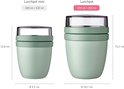 Twee lichtgroene lunchpotten naast elkaar, de linker is 300 ml + 120 ml, de rechter is 500 ml + 200 ml.